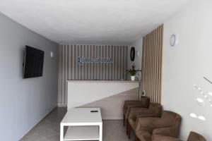 a living room with chairs and a white table at Vila Victoria in Râmnicu Vâlcea