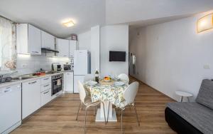 Kuchyň nebo kuchyňský kout v ubytování Apartment Kraljevic