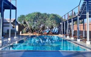 Bazén v ubytování Saprin Beach Resort nebo v jeho okolí