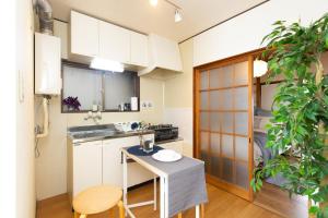 Virtuvė arba virtuvėlė apgyvendinimo įstaigoje Sawada building#301