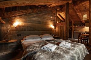 Rúm í herbergi á Chalet Svizzero