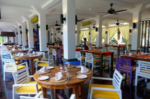 Restaurace v ubytování Bunga Raya Island Resort & Spa