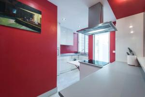 Kuchyň nebo kuchyňský kout v ubytování Charming 2 Bedroom Trocadero Arena area