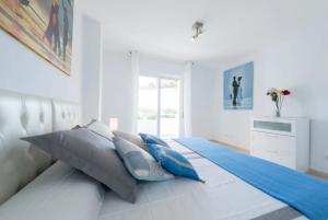Postel nebo postele na pokoji v ubytování Charming 2 Bedroom Trocadero Arena area + 23 fotografií