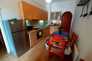 A kitchen or kitchenette at ~Peacock House~