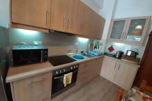 A kitchen or kitchenette at ~Peacock House~