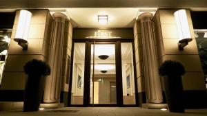 Eine Fassade oder ein Eingang zu FIRST im FIRST Sellin, Penthouse Paradies am Meer