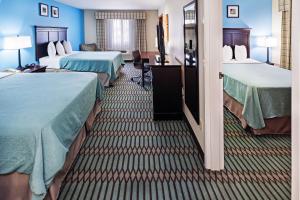 Postel nebo postele na pokoji v ubytování Country Inn & Suites by Radisson, Lubbock, TX