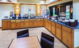 Restaurace v ubytování Country Inn & Suites by Radisson, Lubbock, TX