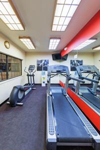 Fitness centrum a/nebo fitness zařízení v ubytování Country Inn & Suites by Radisson, Lubbock, TX