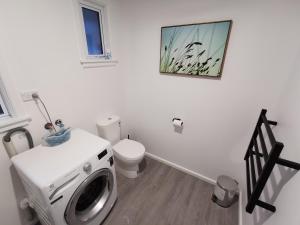 Bagno di Hello Seaview! 4 BRs House in Central Location!