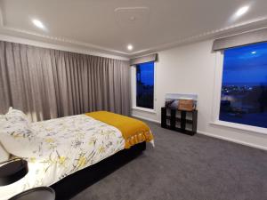 Letto o letti in una camera di Hello Seaview! 4 BRs House in Central Location!