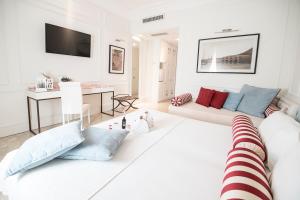 Een bed of bedden in een kamer bij Hotel Baglio Basile