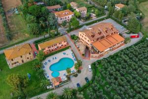 an aerial view of a mansion with a swimming pool at Agrihotel Elisabetta in Marina di Cecina
