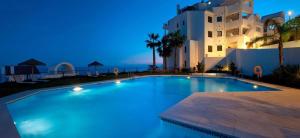 a large swimming pool in front of a building at Apartamento Calaceite in Torrox Costa