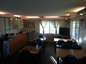 Kuchyň nebo kuchyňský kout v ubytování Traveller's Inn