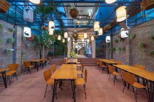 Restoran atau tempat lain untuk makan di VIP Garden Villa and Pool Hội an