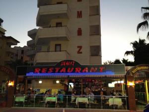 A restaurant or other place to eat at Semiz Apart Hotel