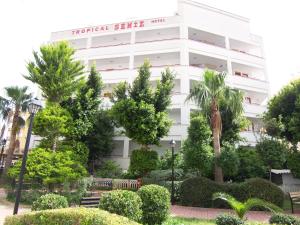 A garden outside Semiz Apart Hotel