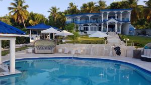 a view of the house from the pool at casaenjoysamana in Los Naranjos