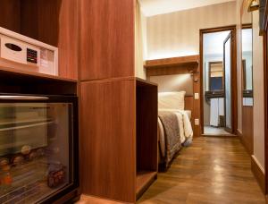 a small room with a bed and a small room with a bedroom at Hotel Astoria Copacabana in Rio de Janeiro