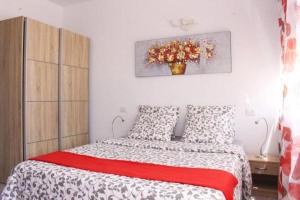 A bed or beds in a room at Apartamento Drago