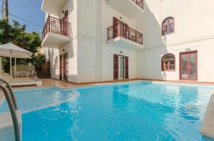 Bazén v ubytovaní Aeolis Boutique Hotel alebo v jeho blízkosti