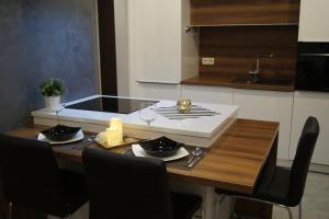 Kuchyňa alebo kuchynka v ubytovaní KOMFORT HOUSE RYNEK