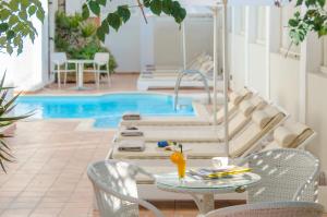 Bazén v ubytovaní Aeolis Boutique Hotel alebo v jeho blízkosti