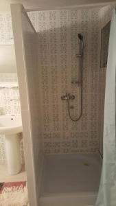 A bathroom at Apartman Melody