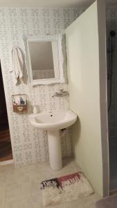 A bathroom at Apartman Melody