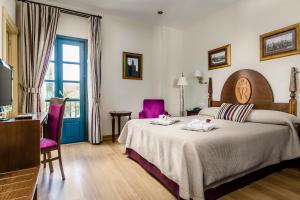 a hotel room with a bed and a tv at YIT Vereda Real in Valencina de la Concepción +42 photos