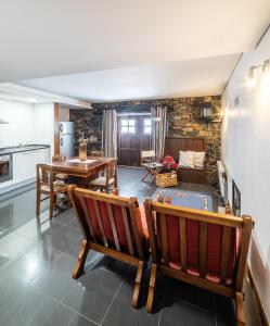 Η κουζίνα ή μικρή κουζίνα στο Casa da Mencha +22 φωτογραφίες