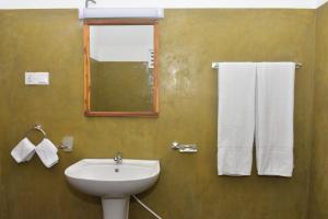 Koupelna v ubytování The river face safari resort + 72 fotografií