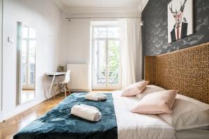 Кровать или кровати в номере oompH Warsaw Central Elegant Apartment