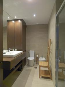 Koupelna v ubytování FLH Porto Trindade Cozy Flat + 26 fotografií