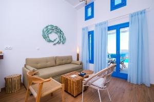 Area soggiorno di Aelia Collection Suites - Adults Friendly