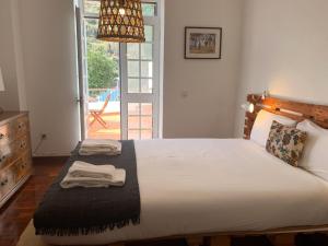 En eller flere senger på et rom på Jaca Hostel Porto da Cruz