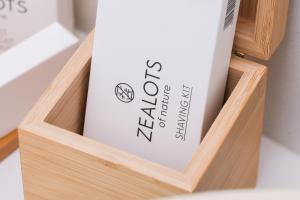 Certificato, attestato, insegna o altro documento esposto da Aelia Collection Suites - Adults Friendly