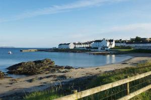 a view of a beach with houses and the ocean at Killinallan Cottage in Port Charlotte