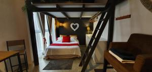 Postel nebo postele na pokoji v ubytování Barrio Boutik Hostal long stays