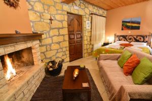 A bed or beds in a room at XENIOS ZEYS (ΞΕΝΙΟΣ ΖΕΥΣ)