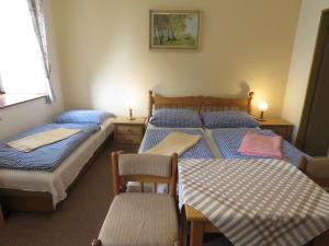 En eller flere senge i et værelse på Chalupa Severka