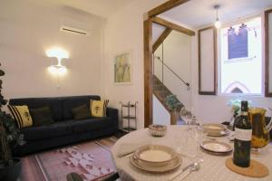 A seating area at Casa di Spagna