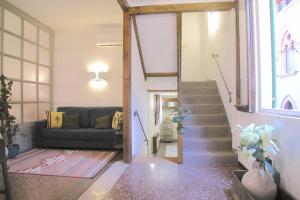 A seating area at Casa di Spagna