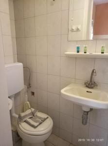Ένα μπάνιο στο Sofia Rooms