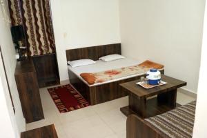 Кровать или кровати в номере Jain Residency