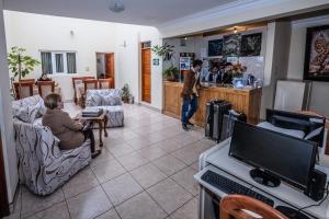 TV a/nebo společenská místnost v ubytování Hostal El Peregrino