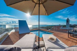 Bazén v ubytování Bekina, stylish rooftop pool apartment nebo v jeho okolí