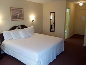 A bed or beds in a room at Walton Inn